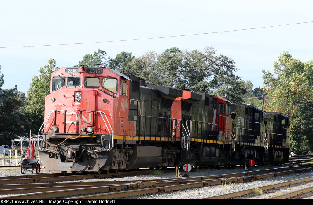 CN 2516, IC 2721, and NS 4011 sit in Glenwood Yard